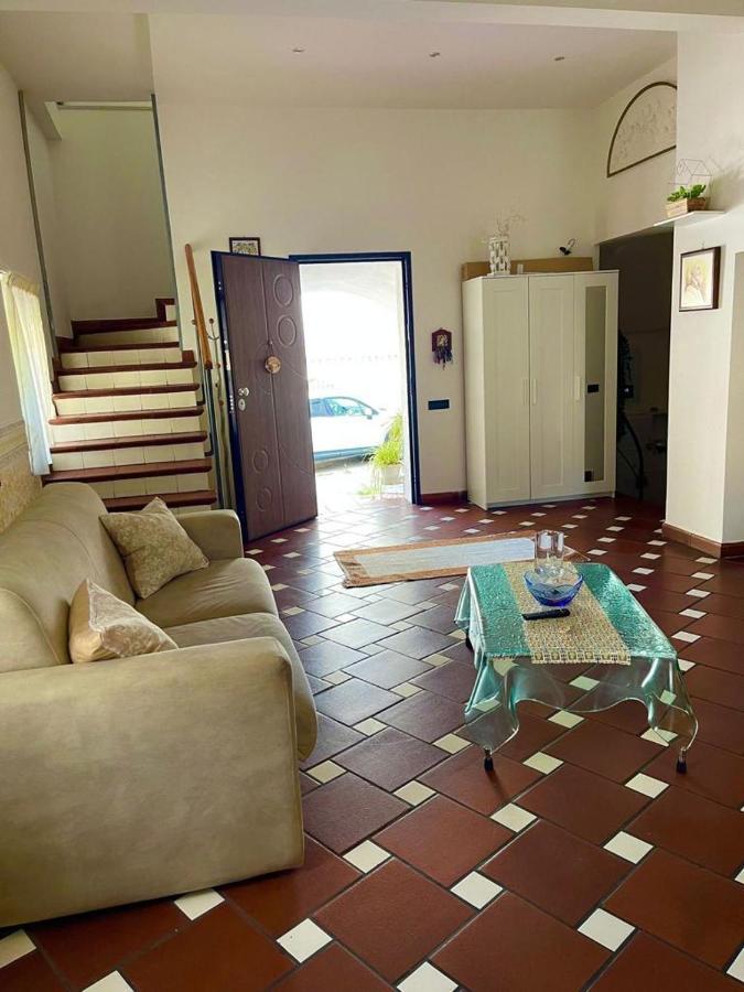 Апартаменты Holiday House Il Castello Di Anna Виетри Экстерьер фото