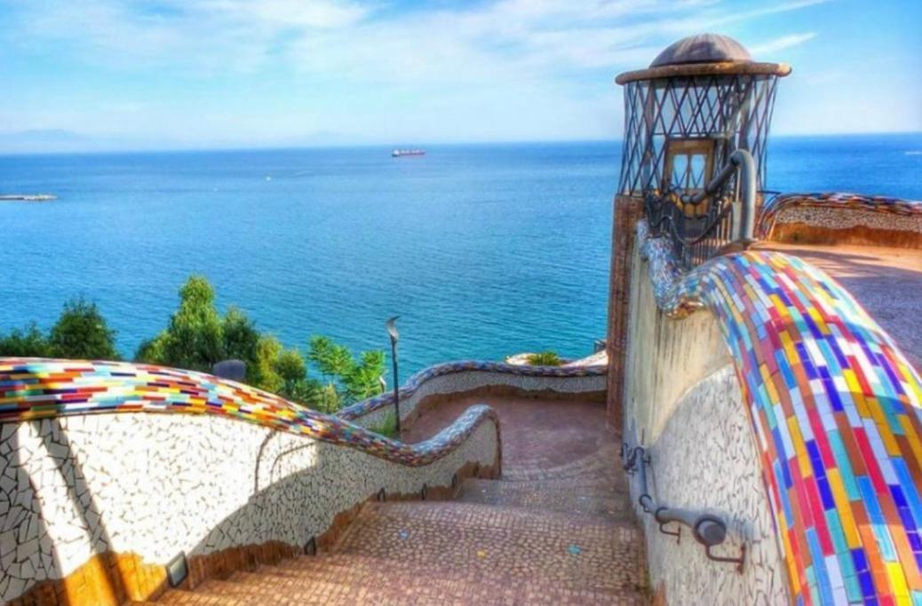 Апартаменты Holiday House Il Castello Di Anna Виетри Экстерьер фото