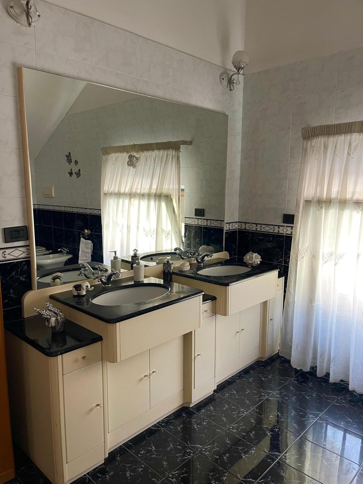 Апартаменты Holiday House Il Castello Di Anna Виетри Экстерьер фото