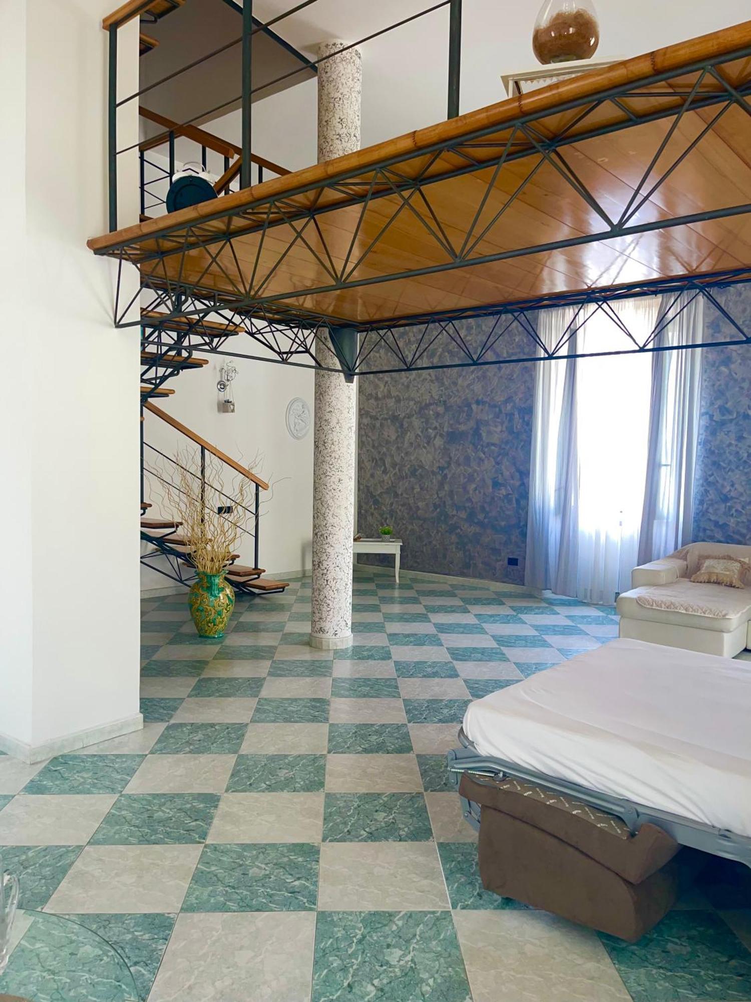 Апартаменты Holiday House Il Castello Di Anna Виетри Экстерьер фото