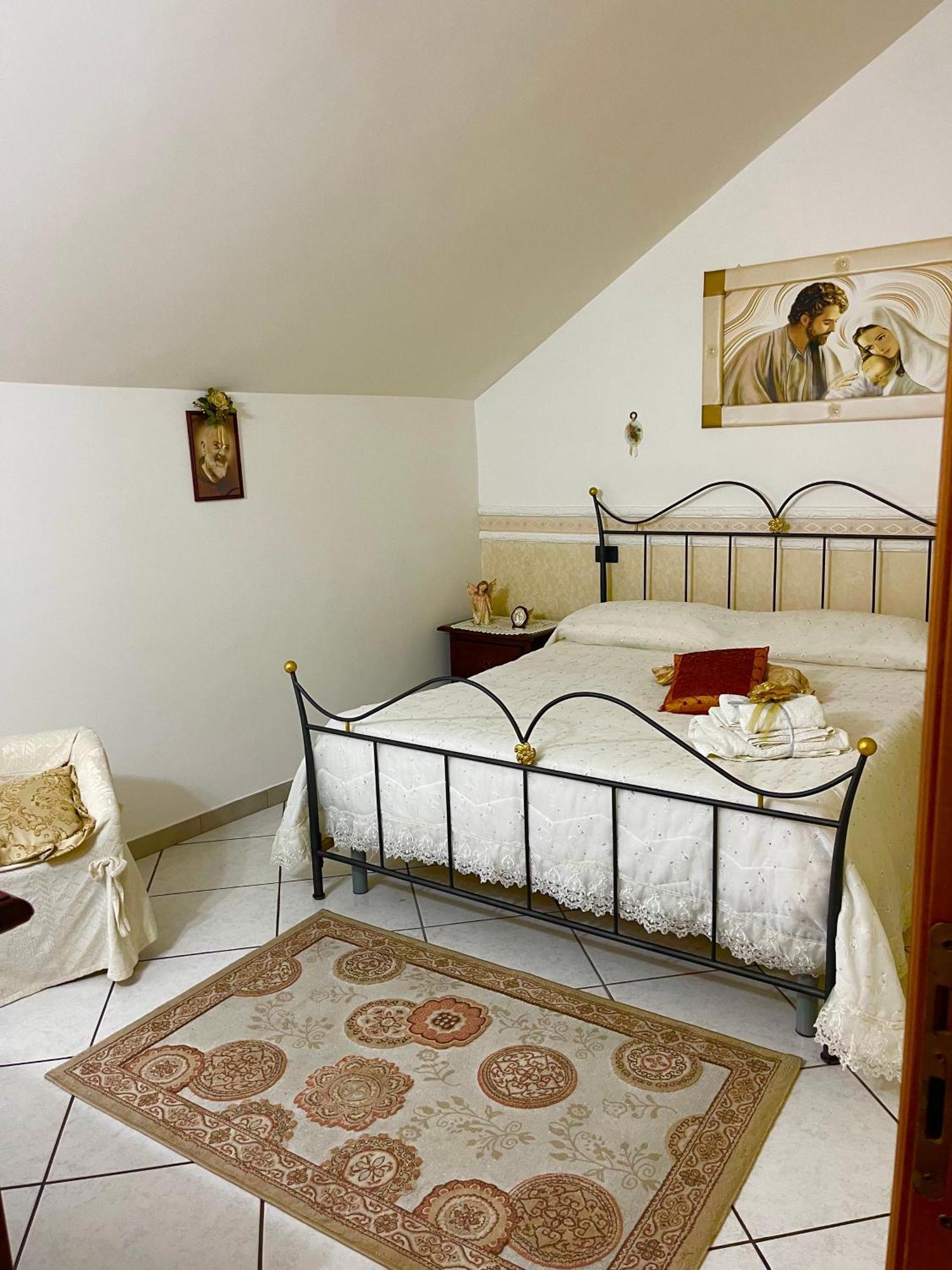 Апартаменты Holiday House Il Castello Di Anna Виетри Экстерьер фото